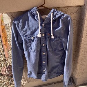 Hollister‘s denim button up hoodie men’s large